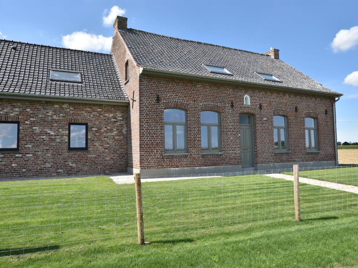 Spacious Holiday Home With Pond In Poperinge Roesbrugge-Haringe Bagian luar foto