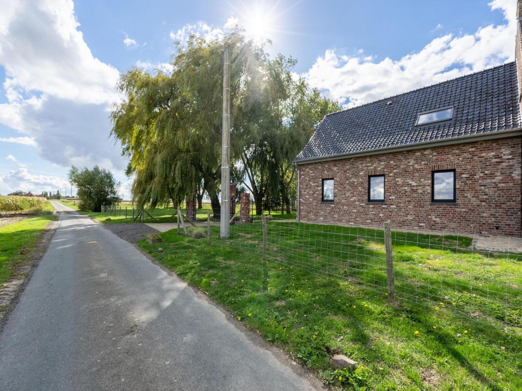 Spacious Holiday Home With Pond In Poperinge Roesbrugge-Haringe Bagian luar foto