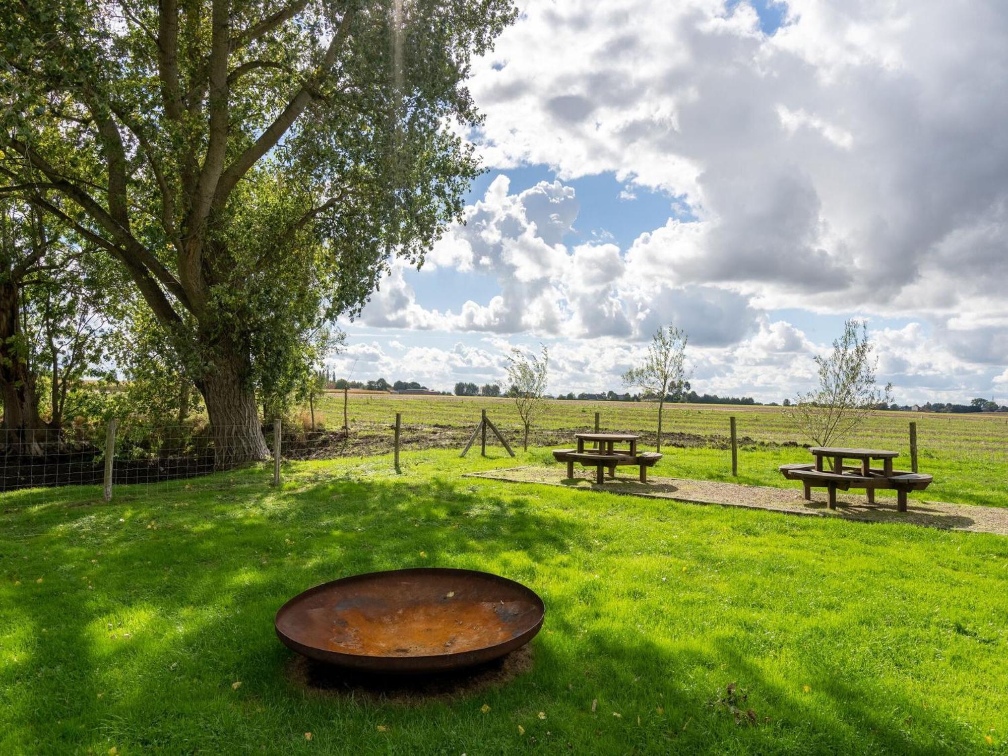 Spacious Holiday Home With Pond In Poperinge Roesbrugge-Haringe Bagian luar foto