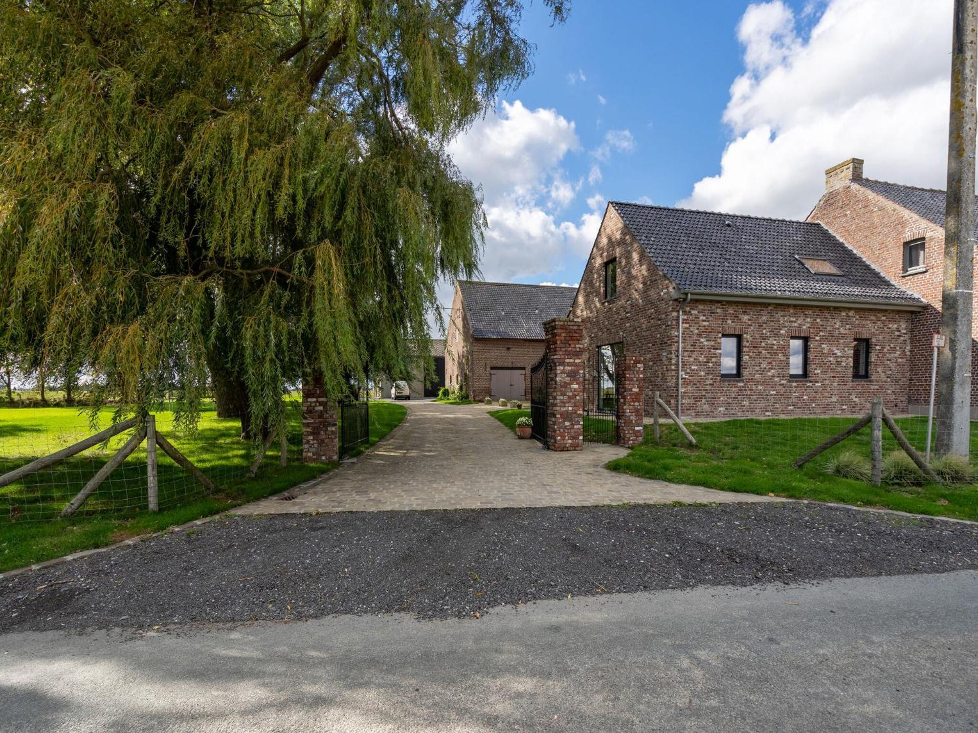 Spacious Holiday Home With Pond In Poperinge Roesbrugge-Haringe Bagian luar foto