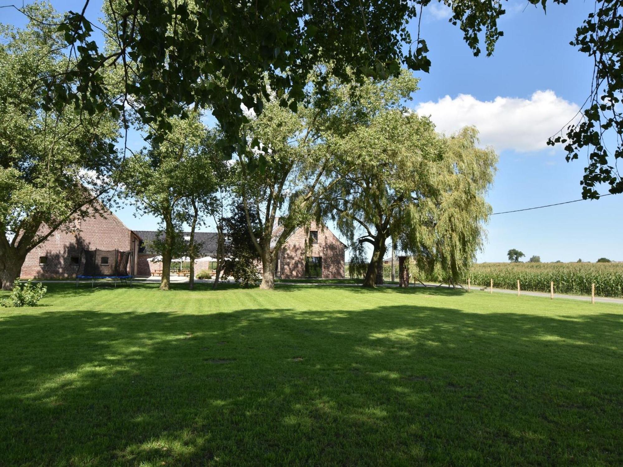 Spacious Holiday Home With Pond In Poperinge Roesbrugge-Haringe Bagian luar foto